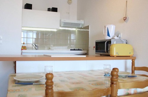 Port-la-Nouvelle Apartment | Studio with Aircon, Nearby Beach, Shops & Private Parking