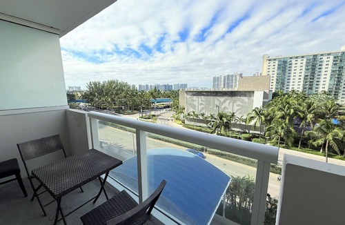 Sunny Isles Beach Apartment | Studio with Beach Access and Panoramic City View!