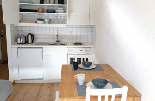 Aeschi bei Spiez Apartment | Studio with balcony, Niesen view & parking near Interlaken, Thunersee & Blausee