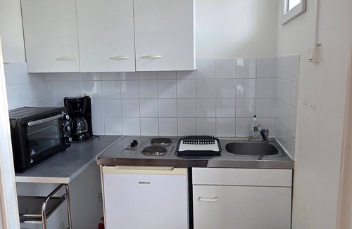 La Roche-Posay Apartment | Studio with balcony, shared garden, WIFI, near the spa