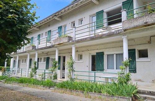 La Roche-Posay Apartment | Studio with balcony, shared garden, WIFI, near the spa