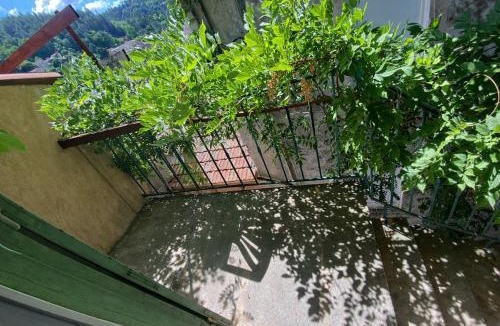 Vals-les-Bains Apartment | Studio with balcony in Vals-les-Bains