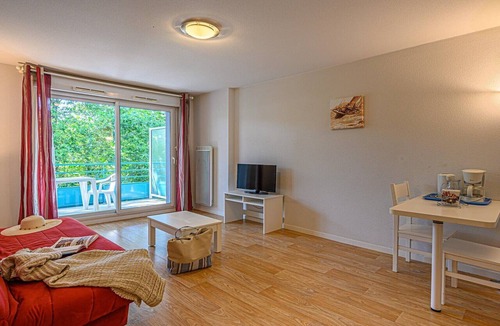 Plescop Apartment | Studio with Balcony Near Vannes