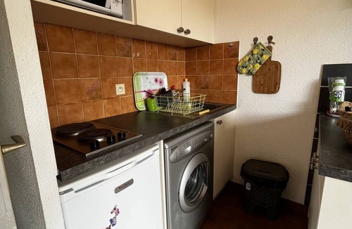 Le Port Apartment | Studio with Cabin for 4 – Marina View, Beach Just Steps Away, with Elevator Access