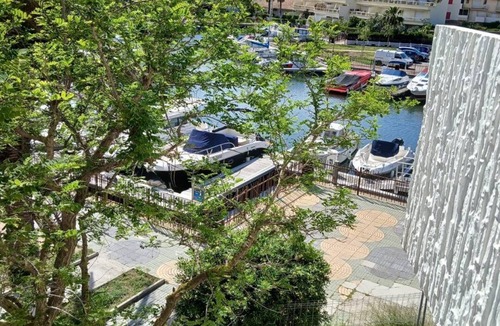 Le Port Apartment | Studio with Cabin for 4 – Marina View, Beach Just Steps Away, with Elevator Access