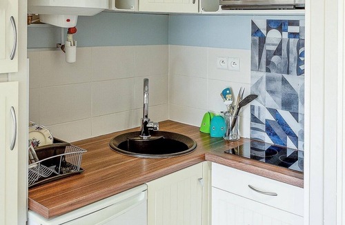 Courseulles-sur-Mer Condo | Studio with private parking, 'Coté Cour', in the center of Courseulles sur mer