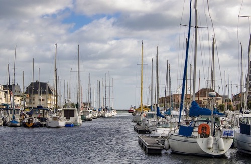 Courseulles-sur-Mer Condo | Studio with private parking, 'Coté Cour', in the center of Courseulles sur mer