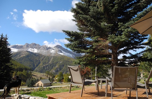 Molines-en-Queyras Apartment | Studio with mountain charm