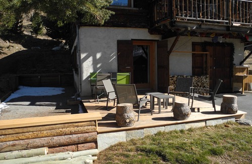 Molines-en-Queyras Apartment | Studio with mountain charm