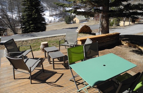 Molines-en-Queyras Apartment | Studio with mountain charm