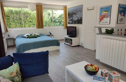 Biot Apartment | Studio with garden and pool