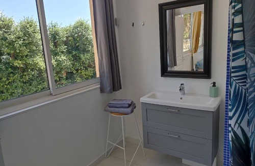 Biot Apartment | Studio with garden and pool