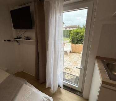 Villerupt Apartment | Studio with Garden