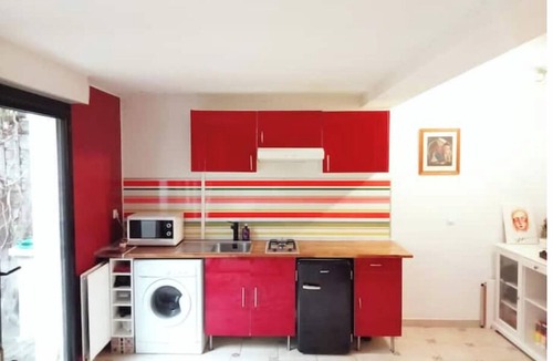 Villejuif Apartment | Studio with garden in a quiet setting just outside Paris