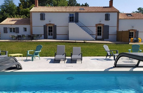 Soullans Cottage | Studio with Heated Pool in Vendée