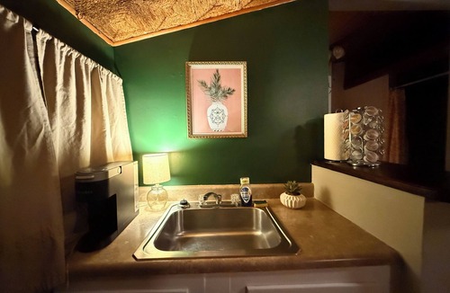Turners House | Studio with incredible view minutes from the mall!