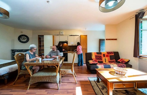 Arbigny Villa | Studio with jacuzzi sleeps 6