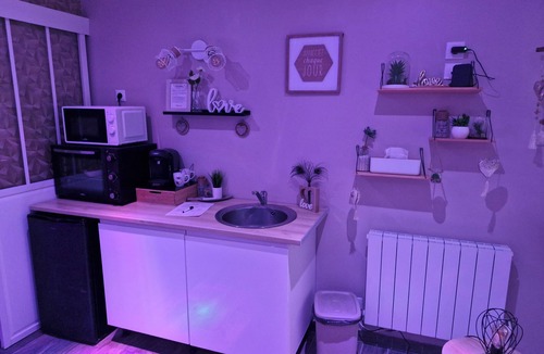 Westrehem Apartment | Studio with Jacuzzi, terrace, private Wi-Fi access