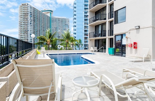 Waikiki Condo | Studio with King Size Bed