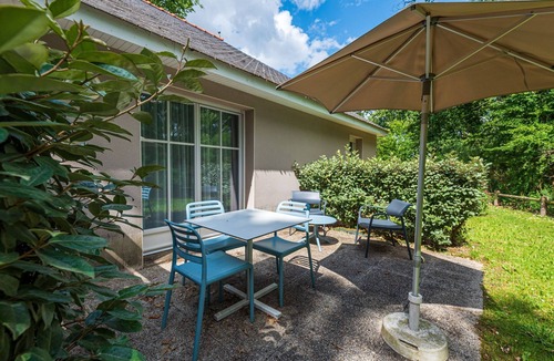 Saumur House | Studio with linen package in the Loire