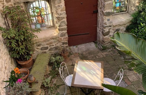 La Garde Apartment | Studio with medieval charm