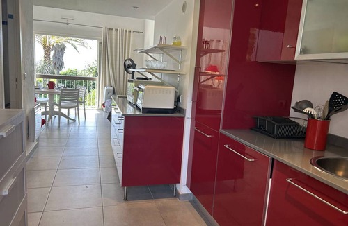 Le Lavandou Apartment | Studio with mezzanine for 6, pool, private parking