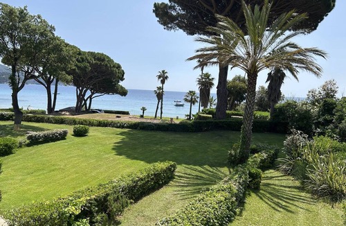 Le Lavandou Apartment | Studio with mezzanine for 6, pool, private parking