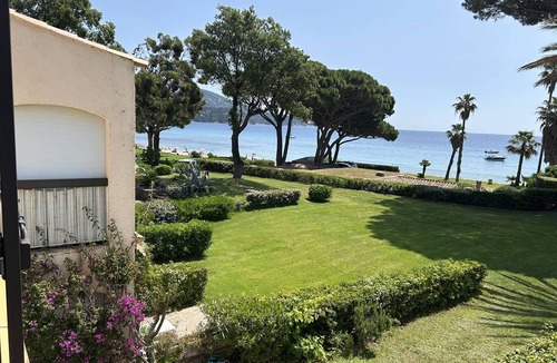 Le Lavandou Apartment | Studio with mezzanine for 6, pool, private parking