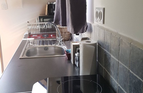 Tavel Apartment | Studio with mezzanine and pool near Avignon