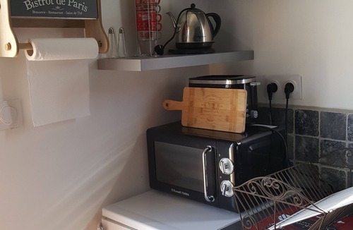 Tavel Apartment | Studio with mezzanine and pool near Avignon