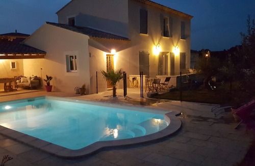 Tavel Apartment | Studio with mezzanine and pool near Avignon