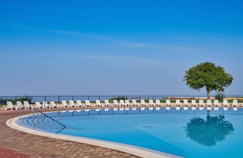 Katoro Apartment | Studio with outdoor pool