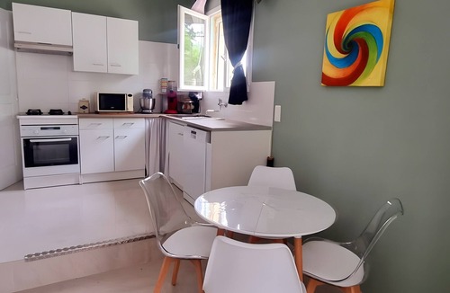 Boisset-et-Gaujac Apartment | Studio with Private Pool, Wi-Fi, and Air Conditioning