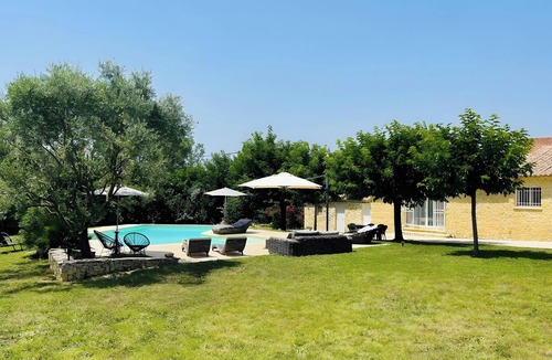 Boisset-et-Gaujac Apartment | Studio with Private Pool, Wi-Fi, and Air Conditioning