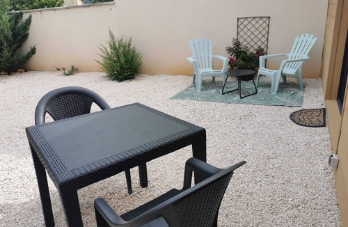 Saint-Jean-de-Fos Apartment | Studio with private outdoor space in a quiet location near the river