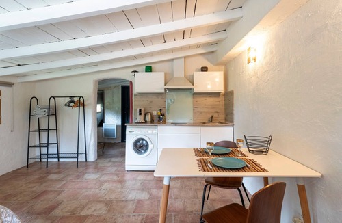 Apt Apartment | Studio with Pool in the Luberon – Maison Marvic