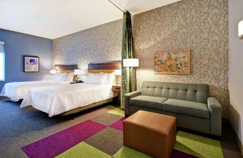 Jekyll Island Hotel | Studio with Pool & Free Breakfast | 1.5 mi to Fishing Pier and Local Eateries