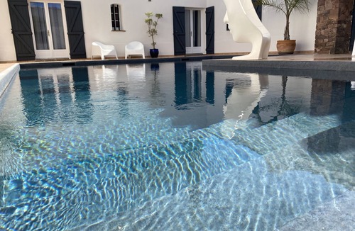 La Crau Apartment | Studio with pool view