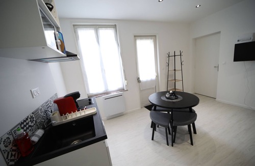 Cambrai Apartment | Studio with private courtyard 3 minutes from downtown Cambrai