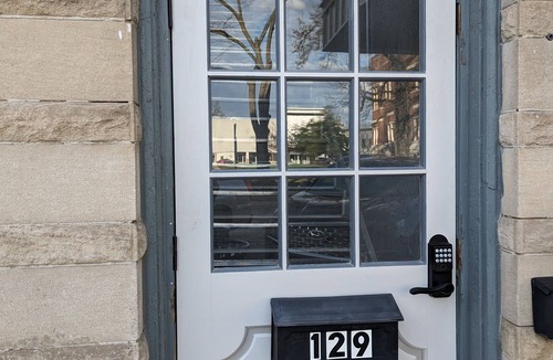 Robinson Apartment | Studio with Queen Bed