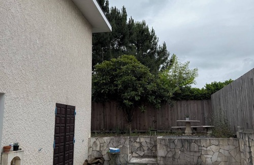 Villenave-d'Ornon Apartment | Studio with shared space