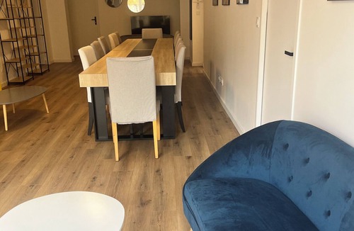 Villenave-d'Ornon Apartment | Studio with shared space