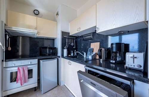 Mougins Apartment | Studio with sea and pool view