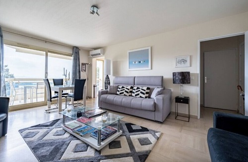 Mougins Apartment | Studio with sea and pool view