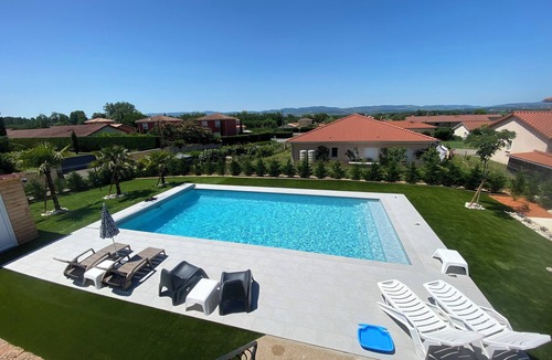 Grieges Apartment | Studio with shared pool