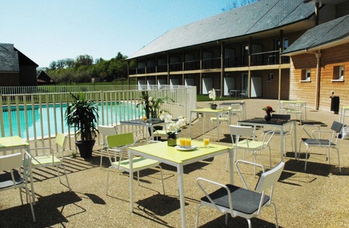 Equemauville Apartment | Studio with swimming pool just outside Honfleur