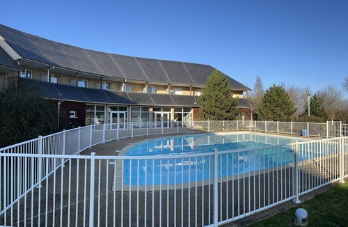 Equemauville Apartment | Studio with swimming pool near Honfleur