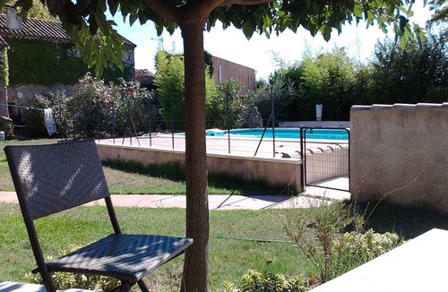 Violes Apartment | Studio with swimming pool in Provence, adapted for disabled