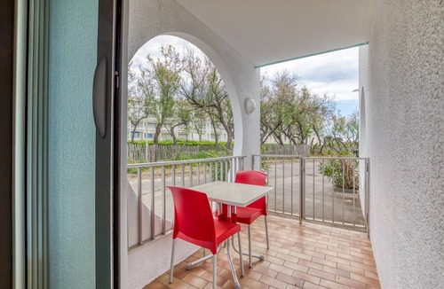 La Grande-Motte Apartment | Studio with Terrace Steps from the Beach in La Grande Motte