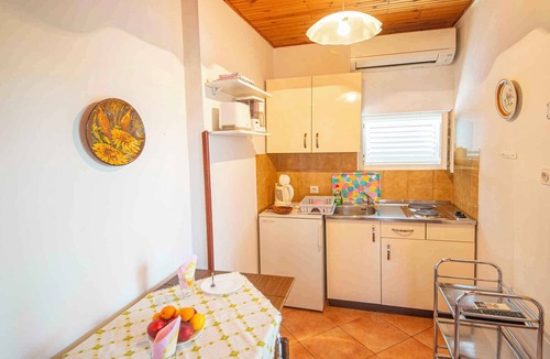 Krk Apartment | Studio with terrace and air conditioning